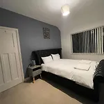 Three Bedroom Modern House Near Aston Villa,M6, & One Stop Shopping Centre