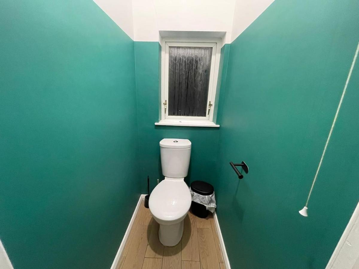 Three Bedroom Modern House Near Aston Villa,m6, & One Stop Shopping Centre * Birmingham