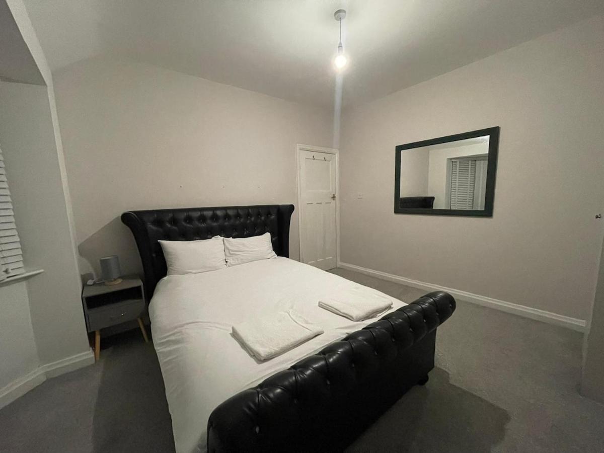 Holiday home Three Bedroom Modern House Near Aston Villa,m6, & One Stop Shopping Centre