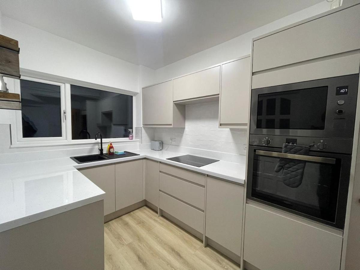 Three Bedroom Modern House Near Aston Villa,m6, & One Stop Shopping Centre * Birmingham