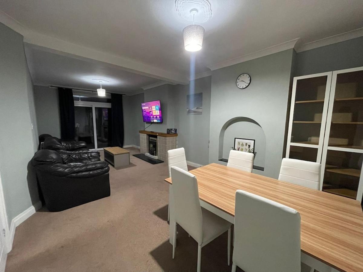 Three Bedroom Modern House Near Aston Villa,m6, & One Stop Shopping Centre Birmingham